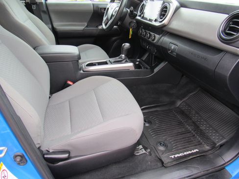 Used 2020 Toyota Tacoma SR5 w/ Blackout Package AWD/4WD image 29