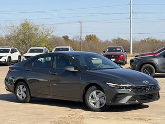 New 2026 Hyundai Elantra SE video 2