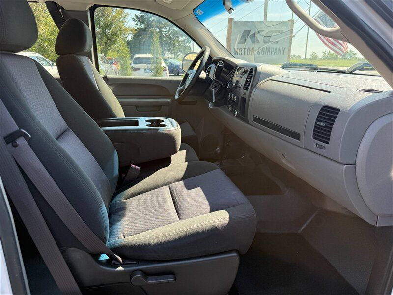 Used 2010 Chevrolet Silverado 2500 W/T AWD/4WD image 15