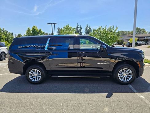 New 2026 Chevrolet Suburban LT w/ Comfort Package AWD/4WD image 6