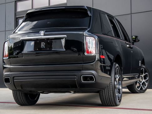 Certified 2023 Rolls-Royce Cullinan w/ Dark Exterior Package AWD/4WD image 2