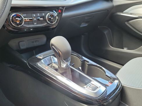 Used 2025 Chevrolet Trax LT FWD image 27