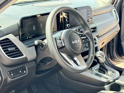 Used 2024 Kia Seltos LX AWD/4WD image 11