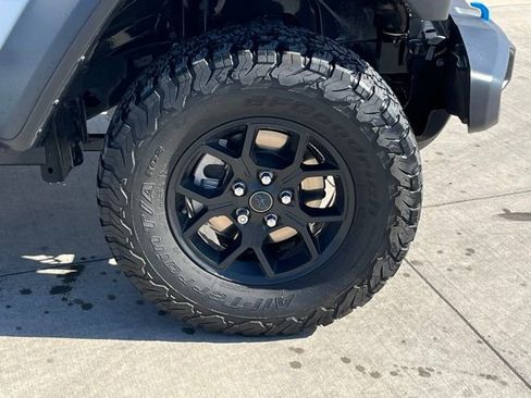 Used 2024 Jeep Wrangler Unlimited image 8