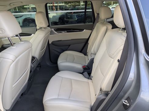 Used 2020 Cadillac XT6 Premium Luxury image 16