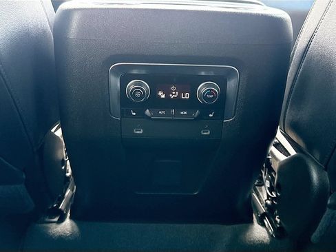 Used 2022 Chevrolet Suburban RST w/ Sport Performance Package AWD/4WD image 27