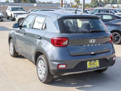 New 2026 Hyundai Venue SE FWD image 7