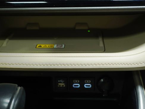 Certified 2023 Toyota Highlander XLE image 22