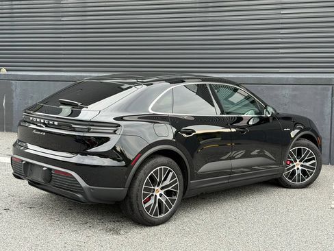Certified 2025 Porsche Macan 4S Electric AWD/4WD image 10