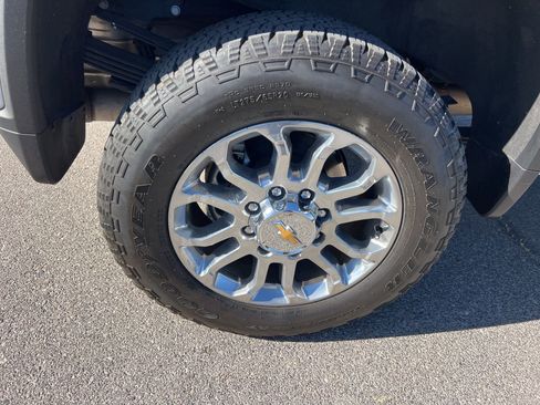 Used 2024 Chevrolet Silverado 3500 LTZ w/ LTZ Plus Package AWD/4WD image 17