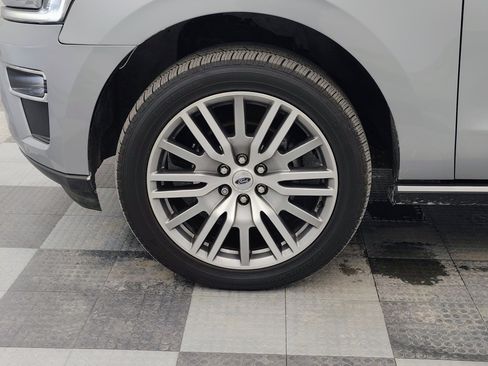 Used 2023 Ford Expedition Limited image 8