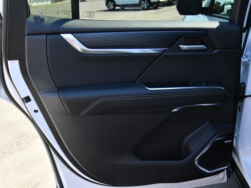 Used 2024 GMC Acadia Elevation image 41