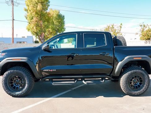 Used 2024 GMC Canyon AT4X w/ AT4X AEV Edition image 11