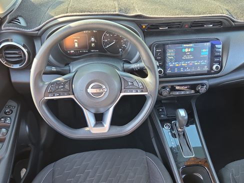 Used 2022 Nissan Kicks SV FWD image 12