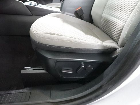 Used 2020 Ford Escape SE image 11