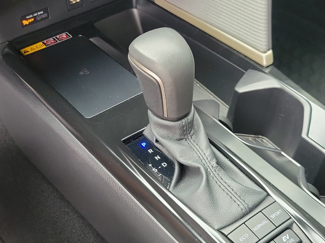 Used 2025 Toyota Camry SE FWD image 28