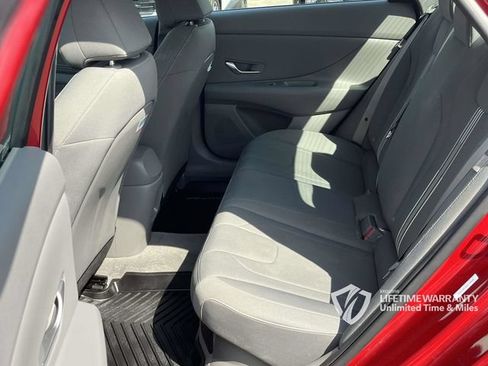 Certified 2025 Hyundai Elantra SEL FWD image 17