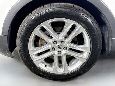 Used 2017 Ford Explorer XLT w/ Equipment Group 202A FWD image 38