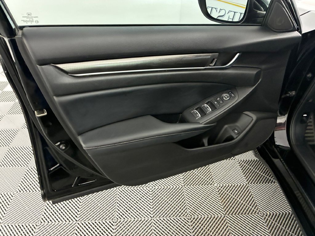 Used 2018 Honda Accord Sport image 13