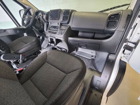 Used 2024 RAM ProMaster 2500 w/ Convenience Group FWD image 14