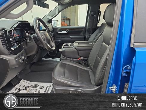 Used 2022 Chevrolet Silverado 1500 LT w/ Z71 Off-Road Package image 9