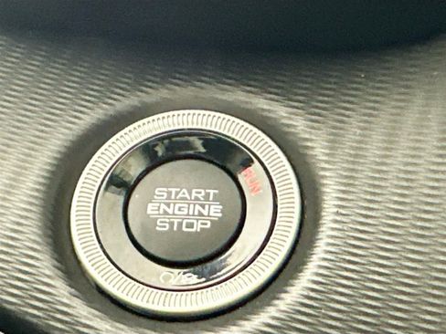 Used 2023 Jeep Grand Cherokee L Laredo image 17