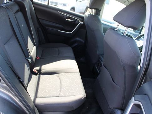 Used 2021 Toyota RAV4 XLE AWD/4WD image 11