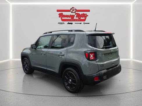 Used 2020 Jeep Renegade Latitude FWD image 3