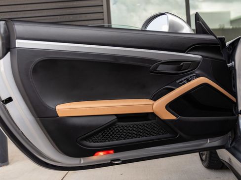 Used 2019 Porsche 911 Speedster RWD image 34