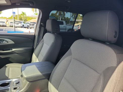 Used 2023 Chevrolet Traverse LT FWD image 16