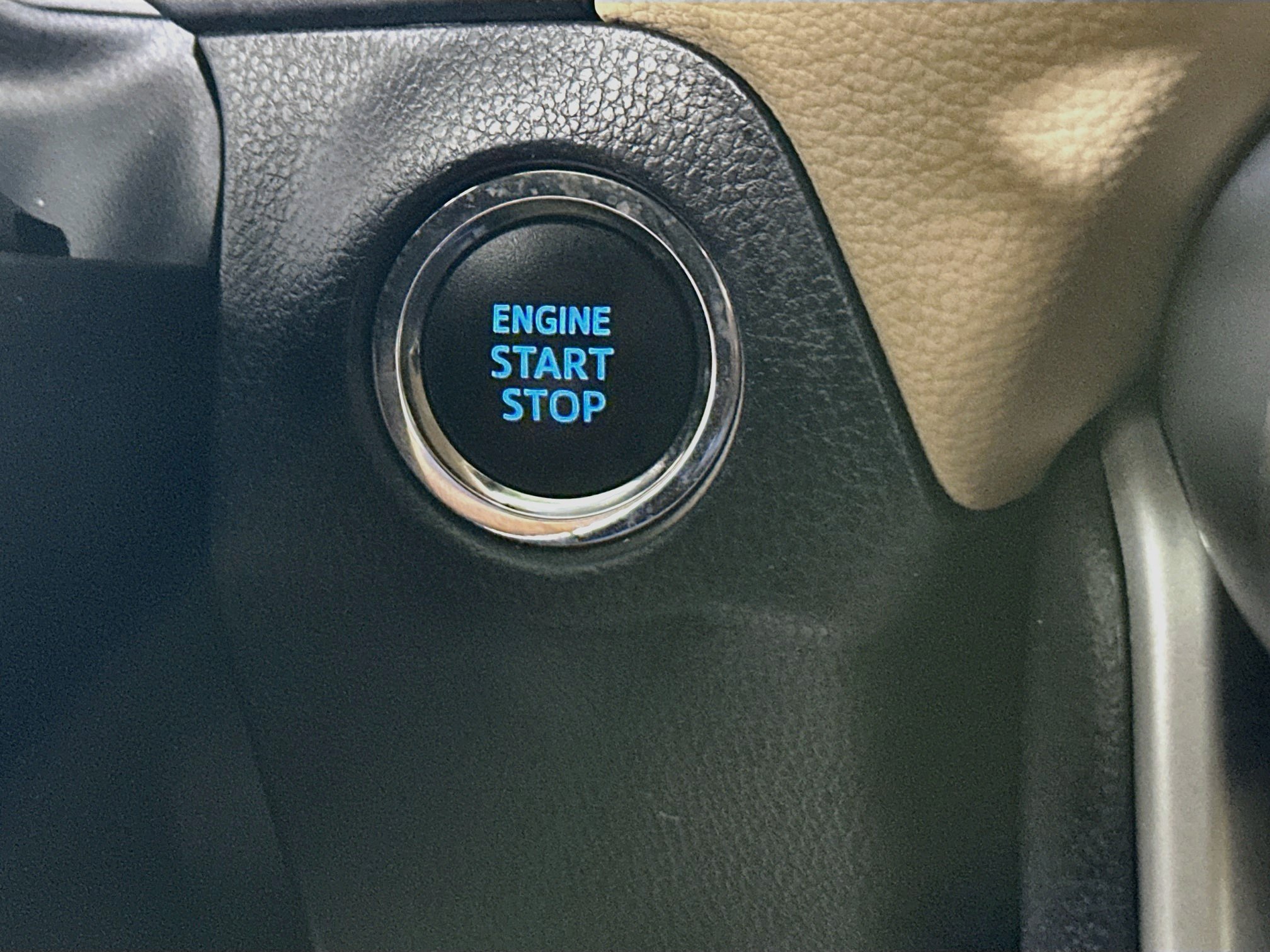 Used 2020 Toyota RAV4 XLE Premium FWD image 20