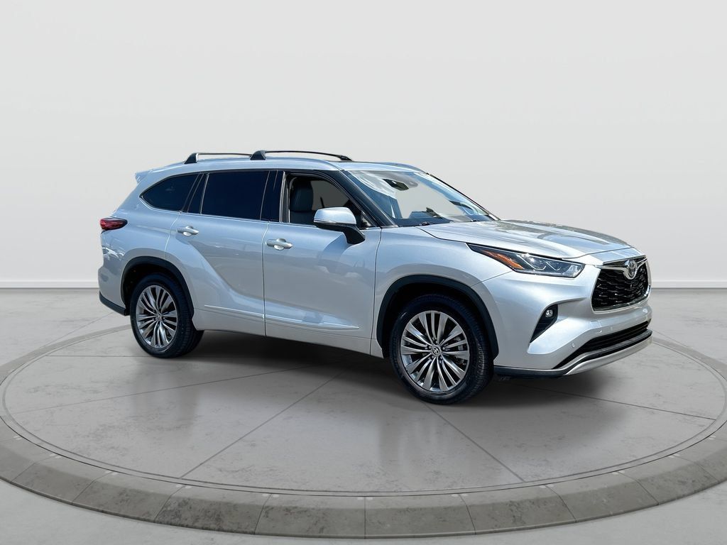 Used 2021 Toyota Highlander Platinum FWD image 2