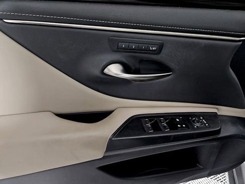 Used 2021 Lexus ES 300h w/ Premium Package image 13