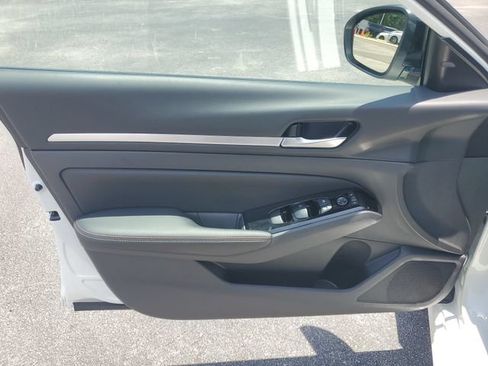 Certified 2025 Nissan Altima 2.5 SR w/ SR Premium Package FWD image 13