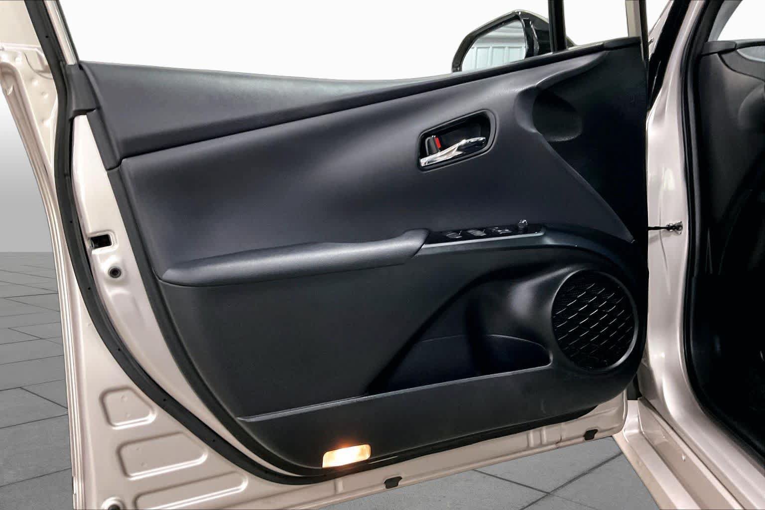 Used 2020 Toyota Prius Prime XLE FWD image 21