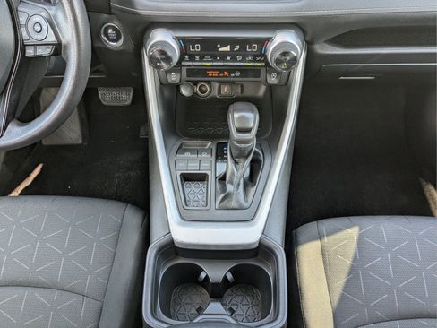 Used 2021 Toyota RAV4 XLE FWD image 20
