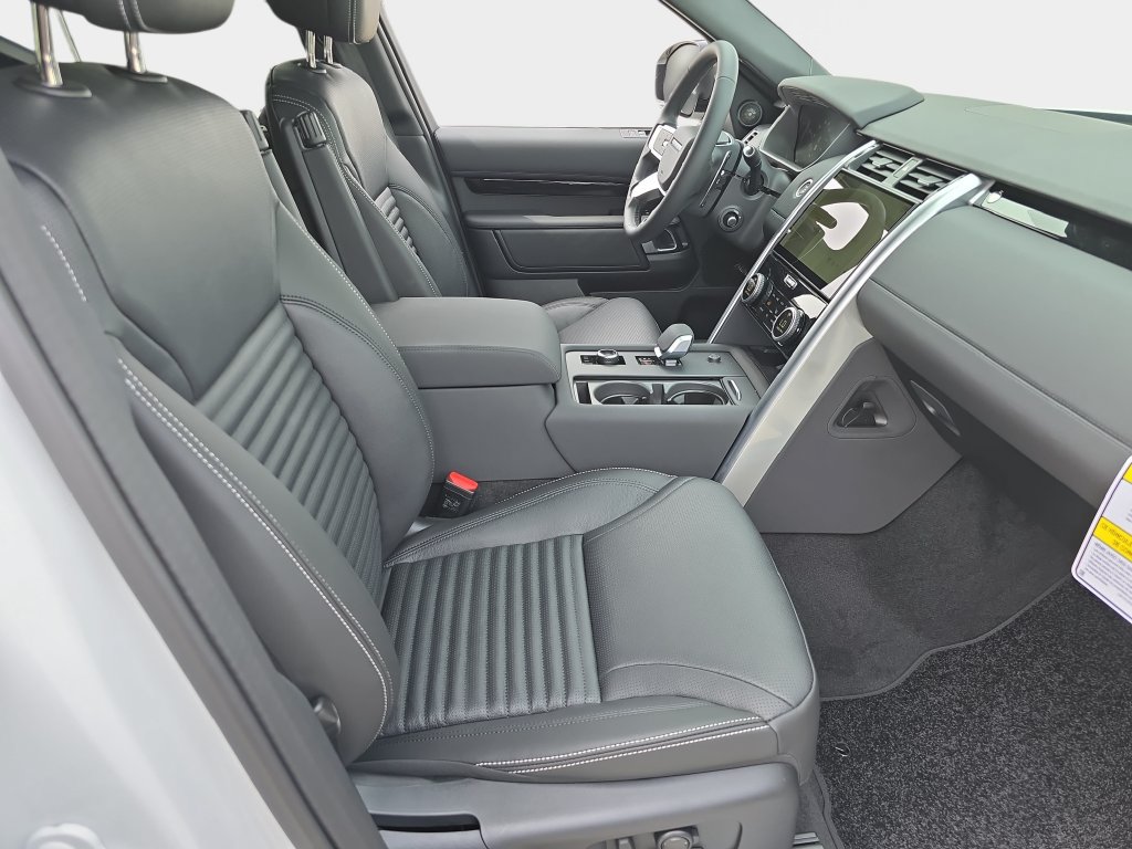 New 2026 Land Rover Discovery S AWD/4WD image 10