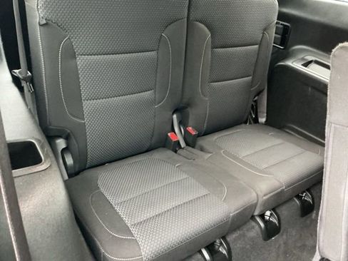 Used 2023 GMC Acadia SLE image 18