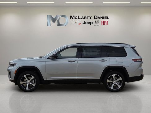 New 2026 Jeep Grand Cherokee L Limited w/ Luxury Tech Group II AWD/4WD image 3