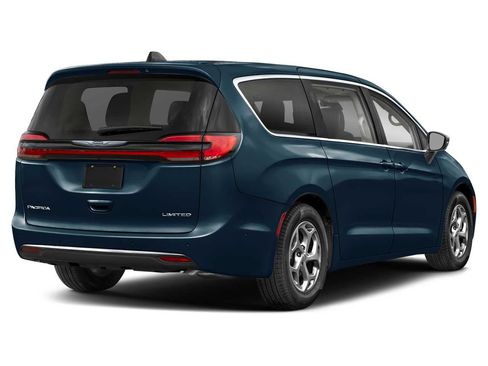 Used 2025 Chrysler Pacifica Limited FWD image 2