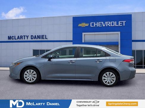 Used 2024 Toyota Corolla LE FWD image 3