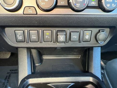 Used 2020 Toyota Tacoma TRD Off-Road image 19