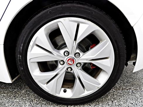 Used 2020 Jaguar XE S image 21