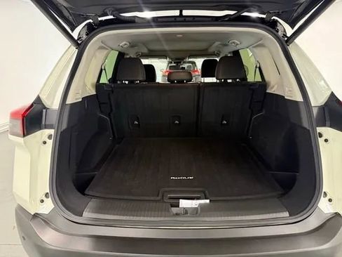 Used 2023 Nissan Rogue SV w/ SV Premium B Package image 8