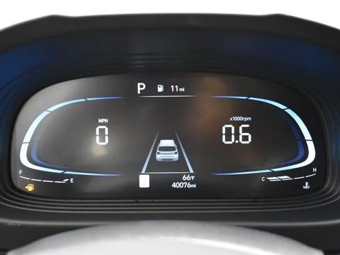 Used 2024 Hyundai Venue Limited FWD image 27