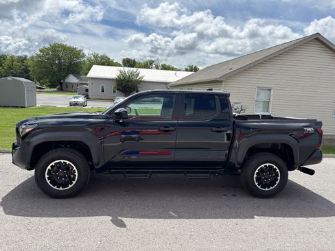 Used 2024 Toyota Tacoma TRD Off-Road AWD/4WD image 6