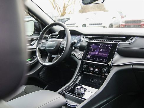 New 2025 Jeep Grand Cherokee L Altitude image 23