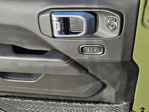 Used 2023 Jeep Gladiator Overland w/ Cold Weather Group image 16