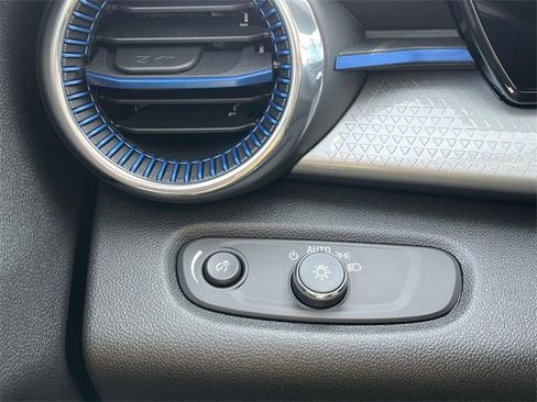 New 2026 Chevrolet Trax LT w/ Sunroof Package image 18