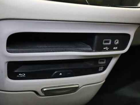 Used 2019 Chrysler Pacifica Touring-L Plus w/ Tire & Wheel Group FWD image 23